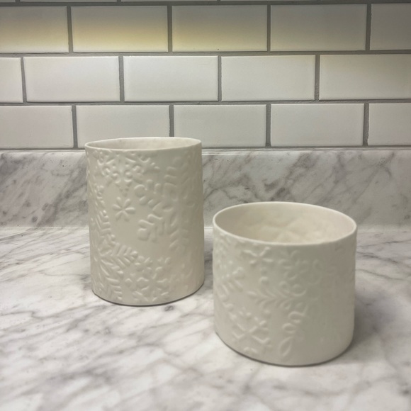 Yankee Candle Other - NWT Yankee Candle Porcelain Off-White Snowflake Tea-light Set.